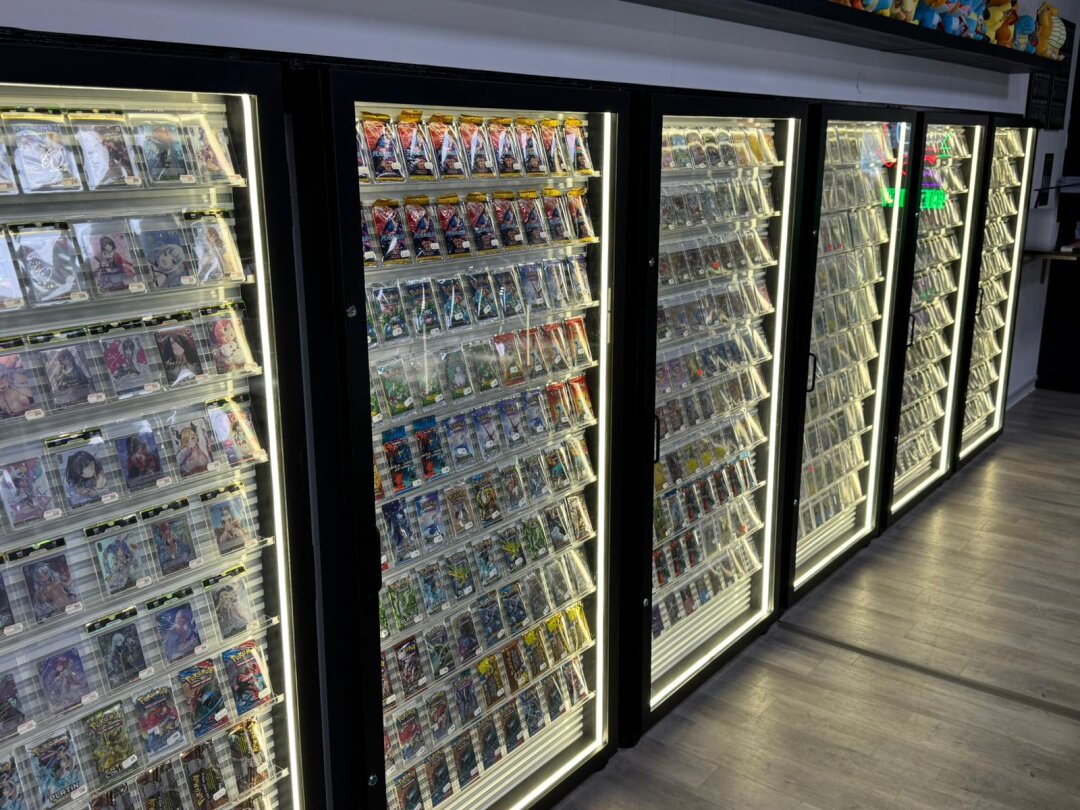 Einzelkarten-Ankauf und Vitrinen im Geo.Store